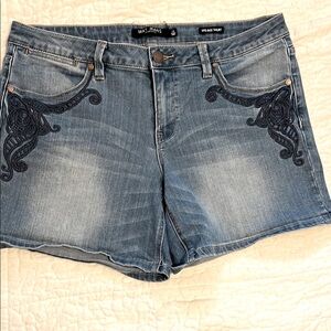 Max Jeans Blue Denim Shorts with Embroidery